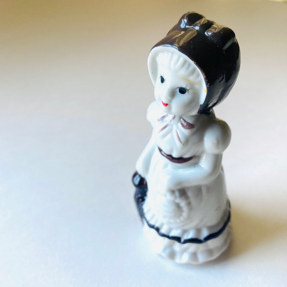 Vintage Ceramic Doll Figurine Girl With Parasol With Original Box